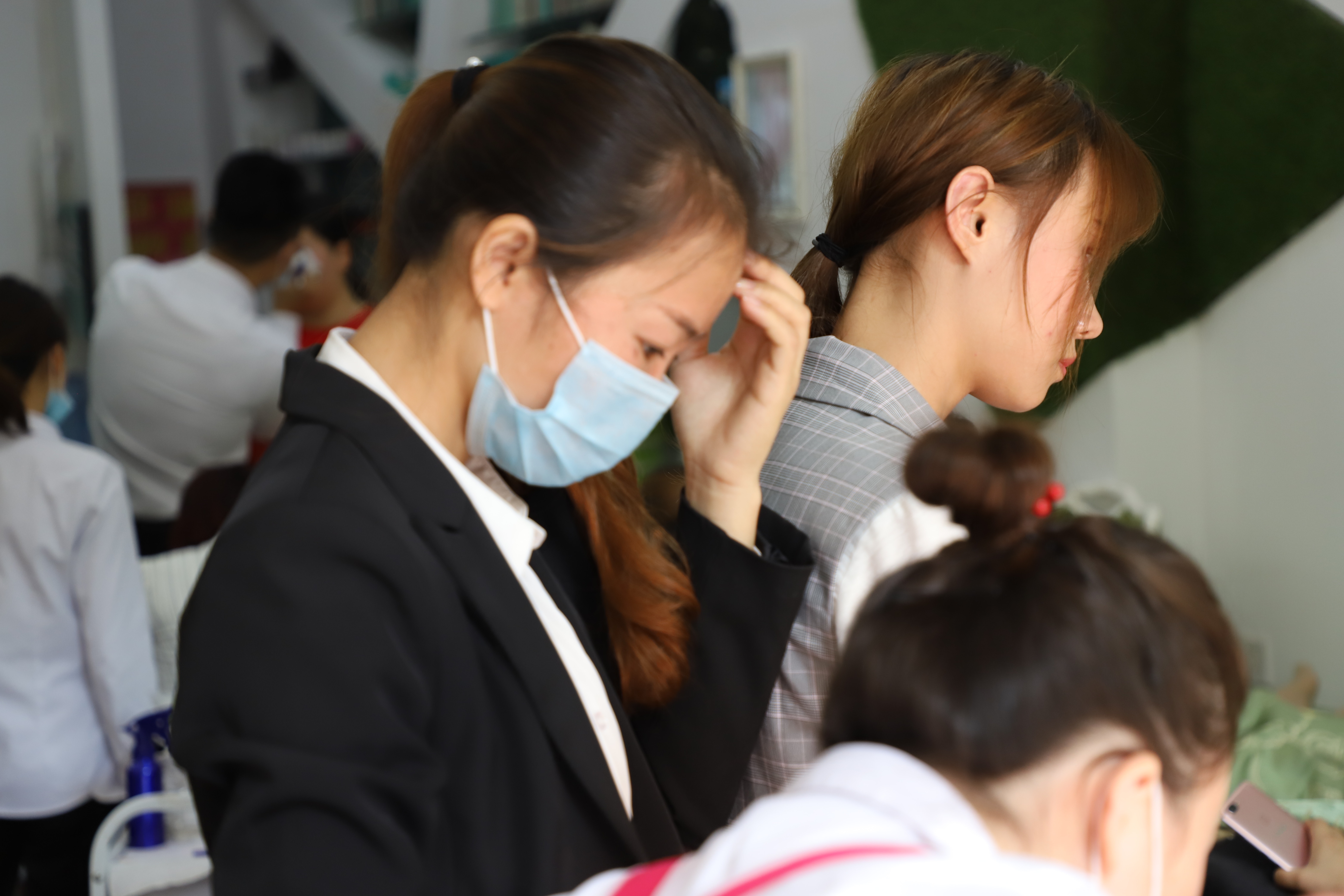包含队伍奋力拼搏精湛技艺令人叹为观止的词条