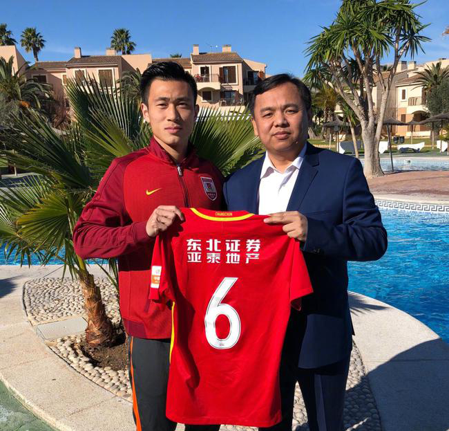 利比里亚足球明星签约海外俱乐部的简单介绍